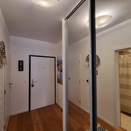 Exclusive - Free Parking Apartment