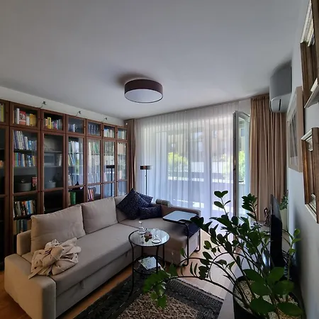 Exclusive - Free Parking Apartment