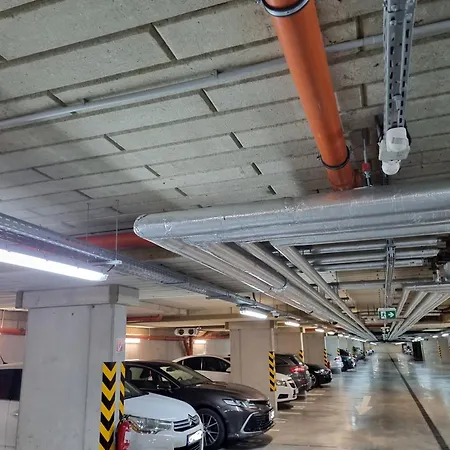 Exclusive - Free Parking Pozsony