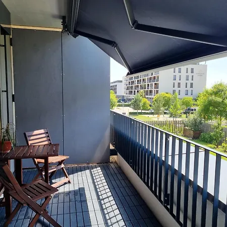 Exclusive - Free Parking Apartment *