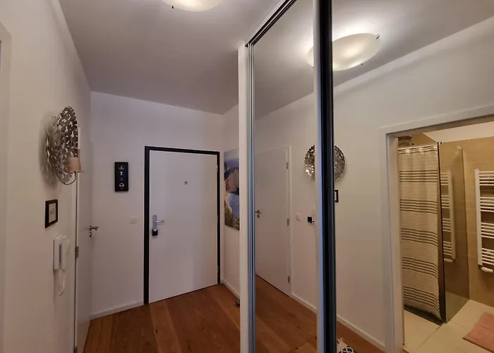 Exclusive - Free Parking Apartment