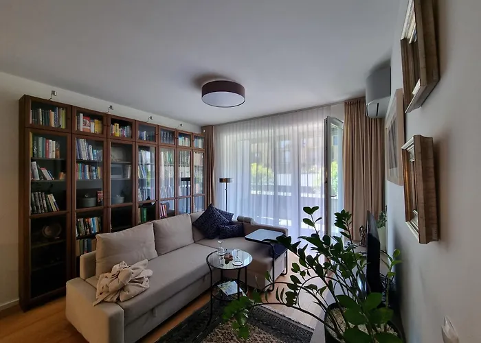 Exclusive - Free Parking Apartment